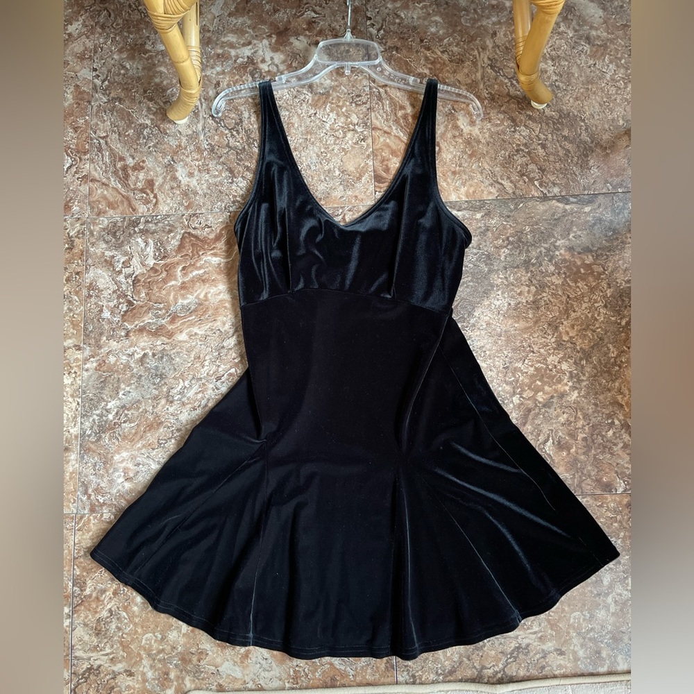 Victoria’s Secret Velvet Little Black Dress Gem